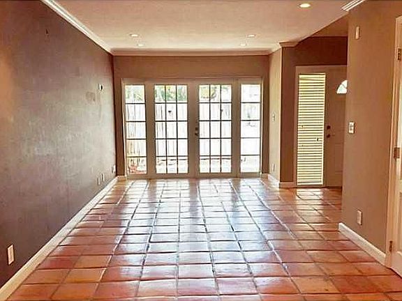 4th image of 332 City View Dr