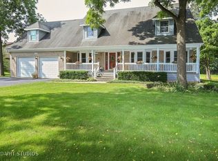 112 Maple Ave, Fox River Grove, IL 60021