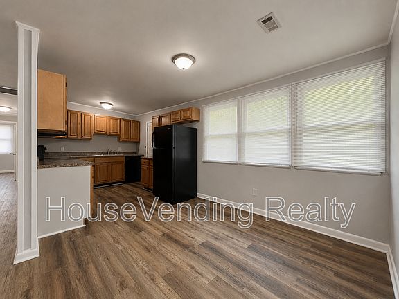 3rd image of 2221 Compton Dr