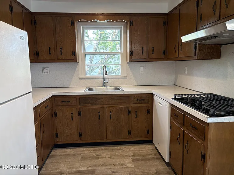 20 Hawthorne St S #2 — Photo 2