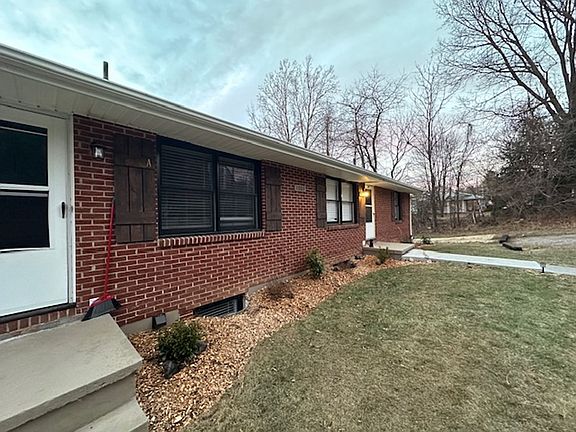 2nd image of 1003 Giles Rd APT A