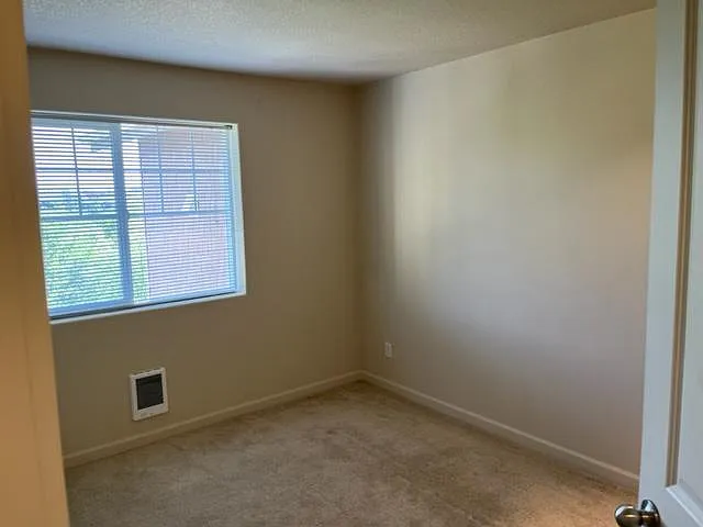 10834 NE Holly St #302 — Photo 7