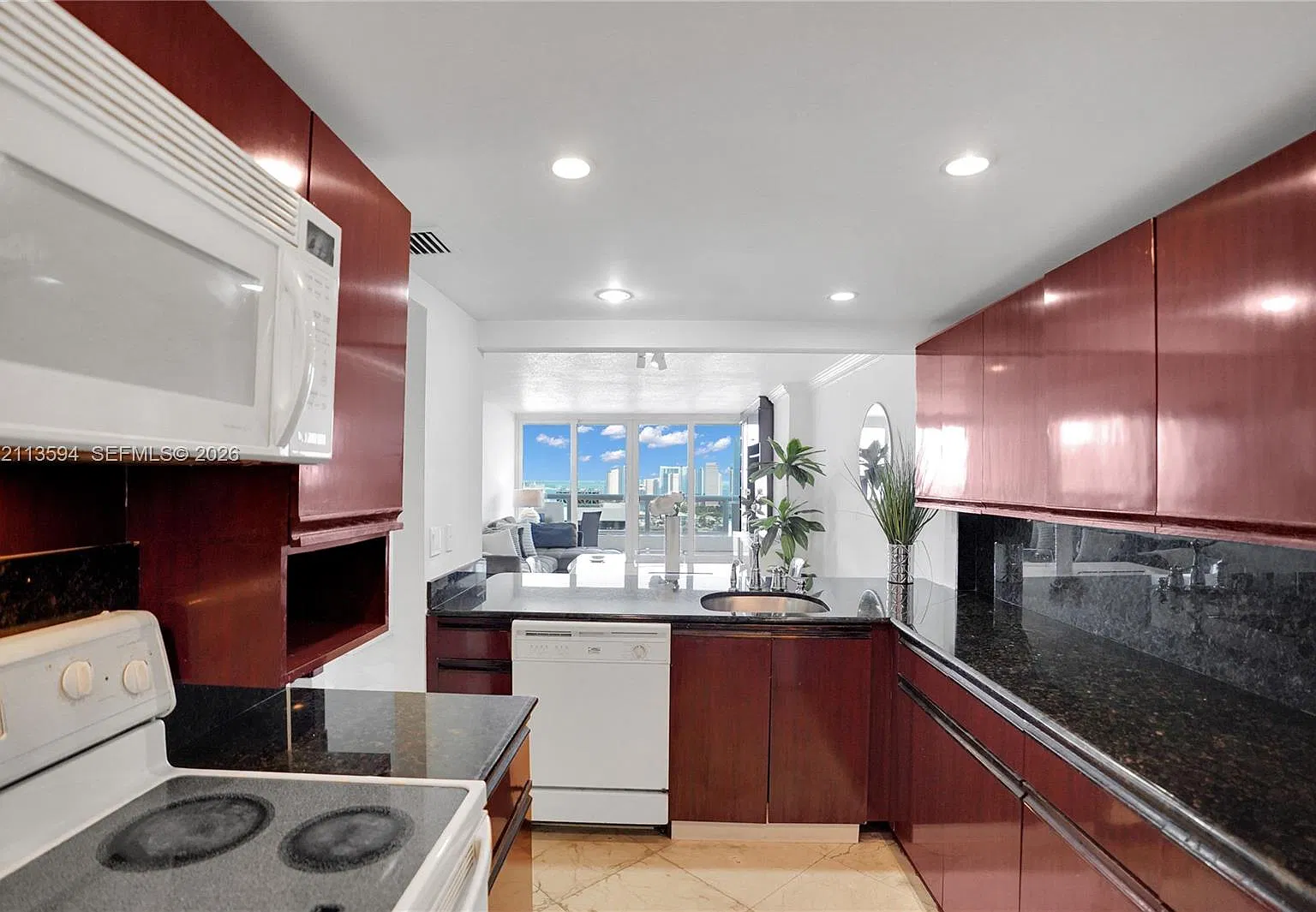 Venetia Condo — Photo 4