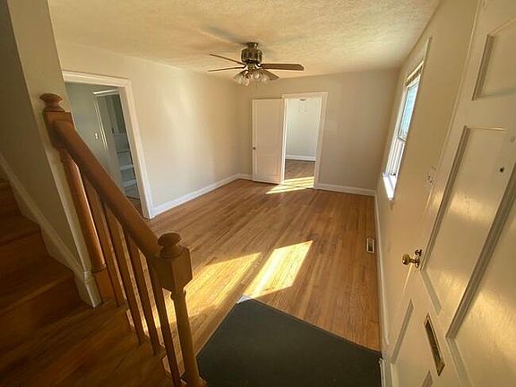 5th image of 2612 Fernhill Ave