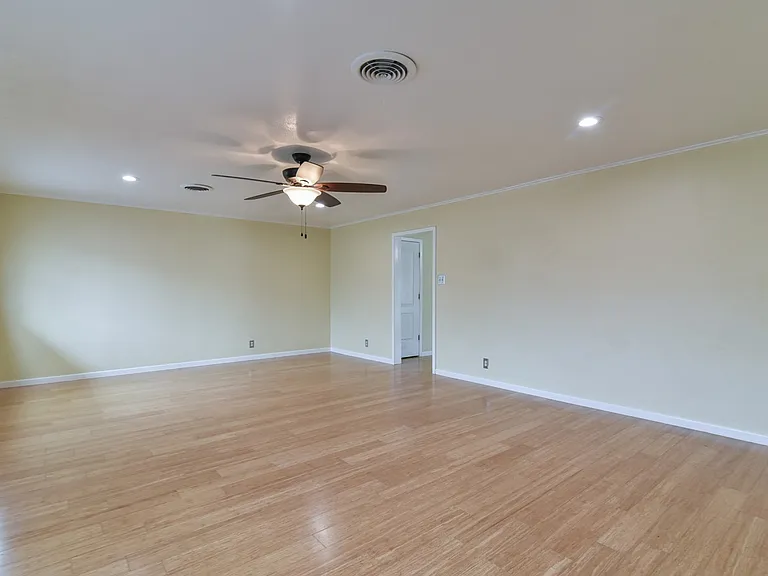 7233 Overhill Rd — Photo 6