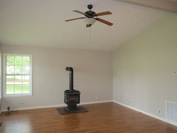 4th image of 115 Lynn Leigh Ln