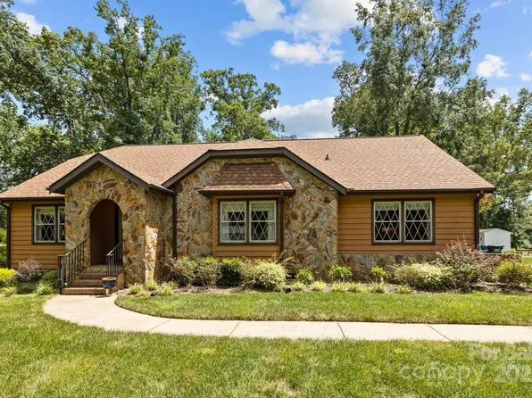 8835 Glencroft Rd, Mint Hill, NC 28227