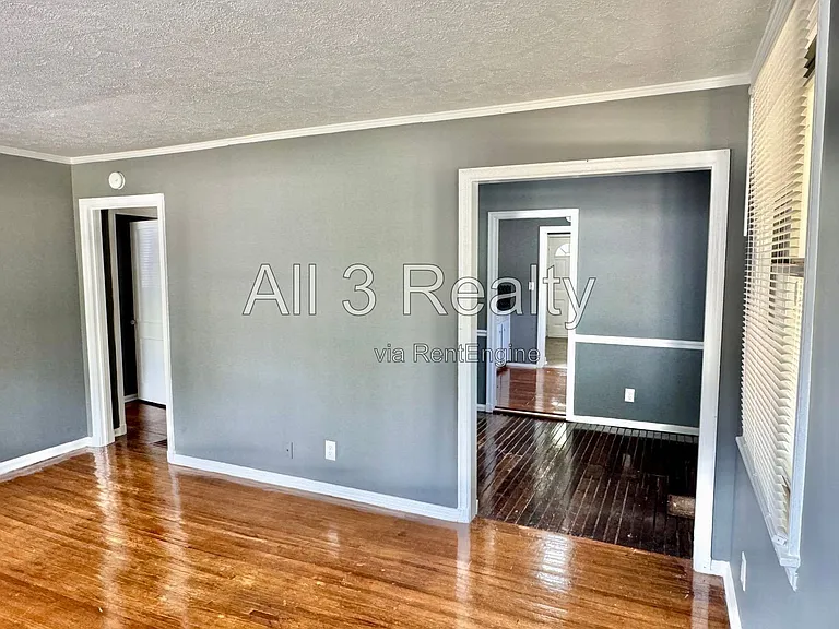 208 Bradley Dr — Photo 9