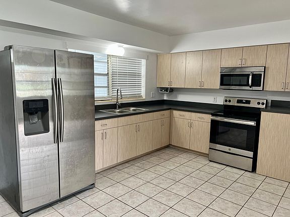 3rd image of 375 S Lyndale Pl #A