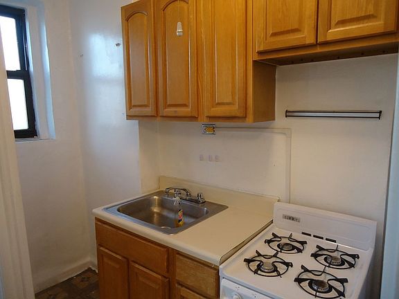 3rd image of 3216 Crescent St APT K6