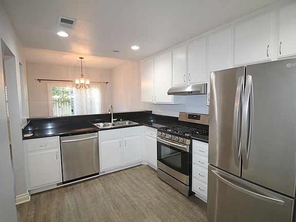 4th image of 2420 Mohican Ln
