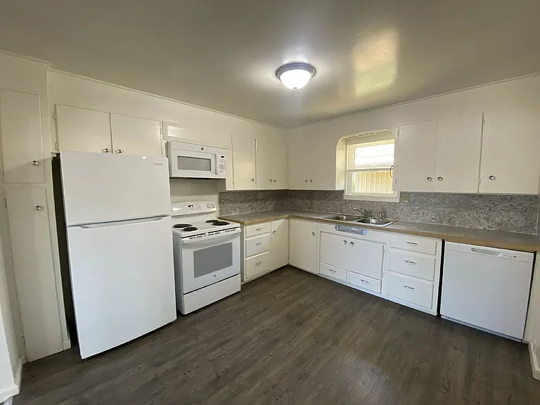 563 W Center St — Photo 15