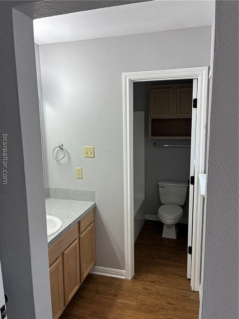 3 bed, 2.5 bath, 6192 sqft, $1,200 — Photo 2