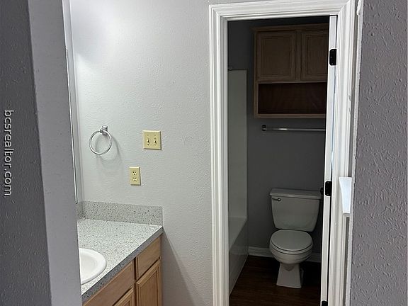 2nd image of 1411 Summit St #4