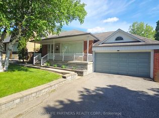 3 Ridge Point Cres, Toronto, ON M6M2Z7