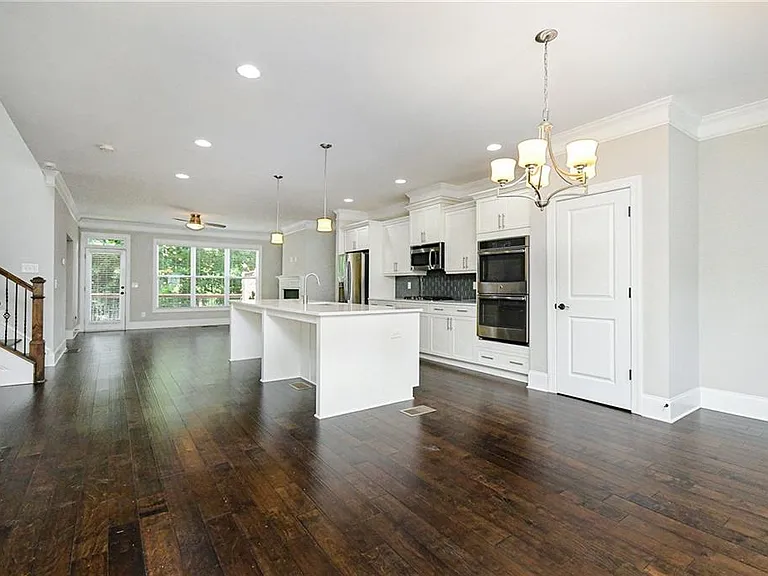 1299 Linden Ct NE — Photo 15