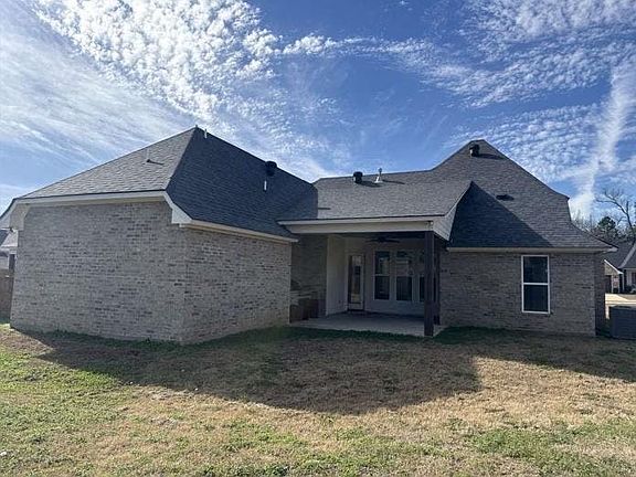 2nd image of 581 Newburyport St