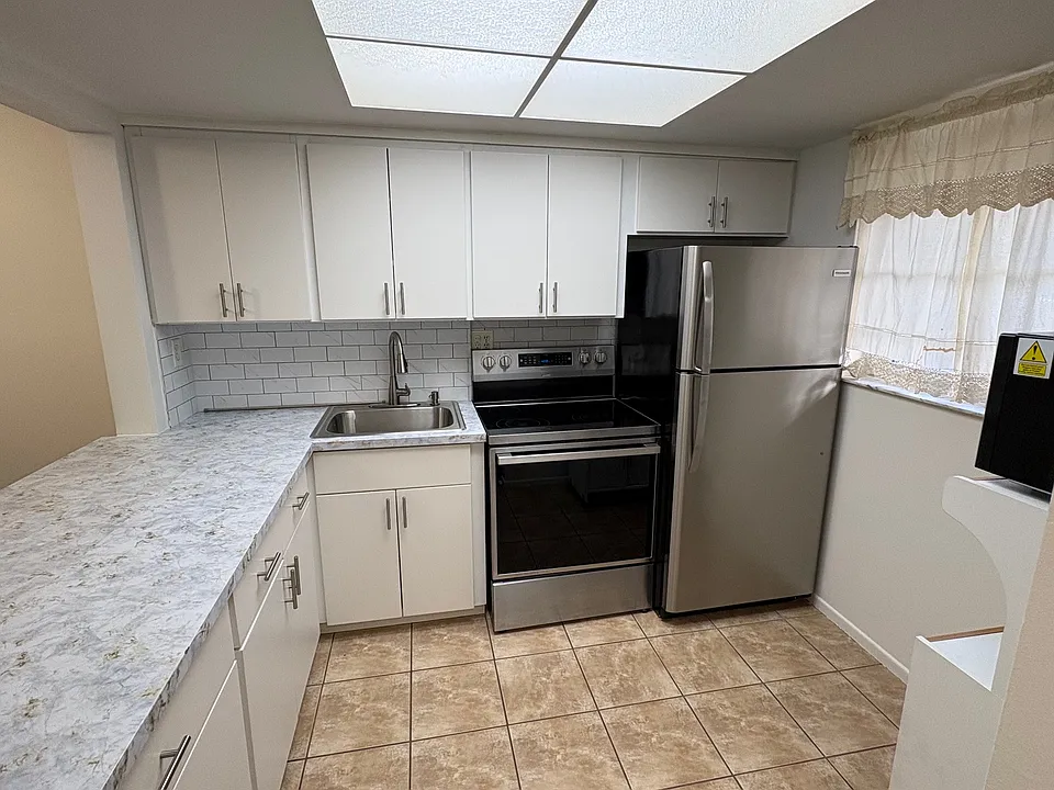 899 SE 2nd Ave #117