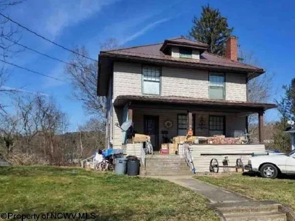 1613 Edgeway Dr, Fairmont, WV 26554