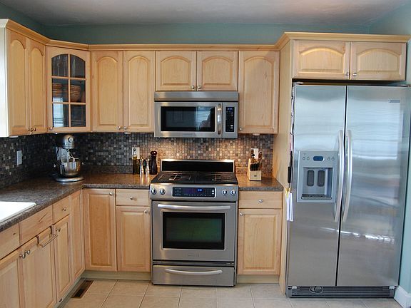 A cooks kitchen!  Convection oven, matching high end Kitchen Aid appliances