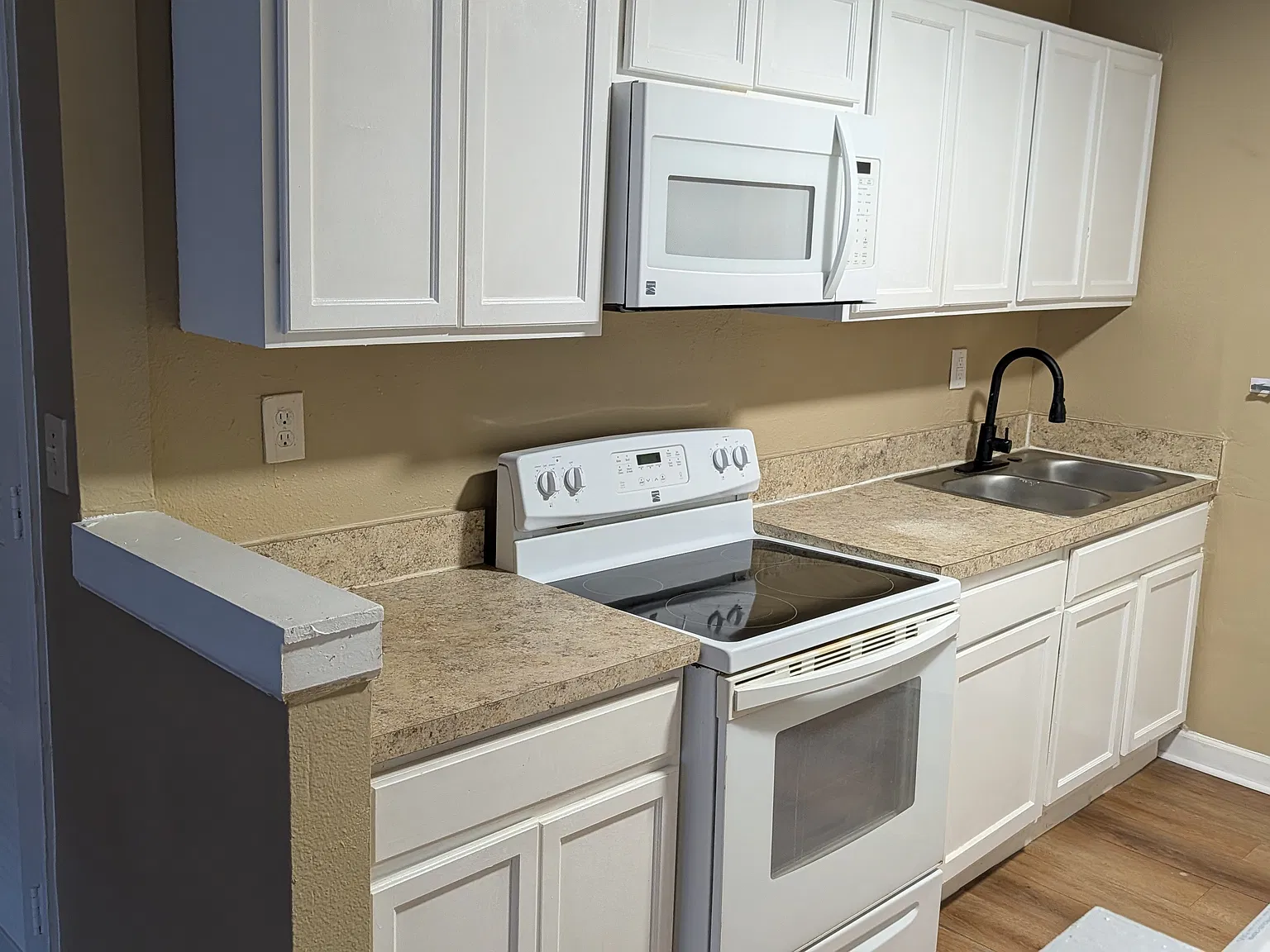 3 bed, 870 sqft, $1,250 — Photo 3