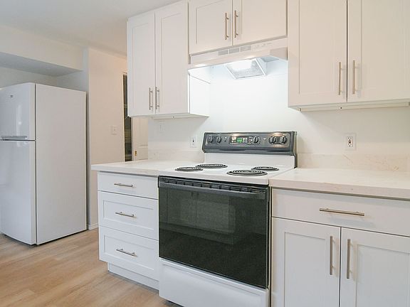 5th image of 9258 Greenwood Ave N APT 7