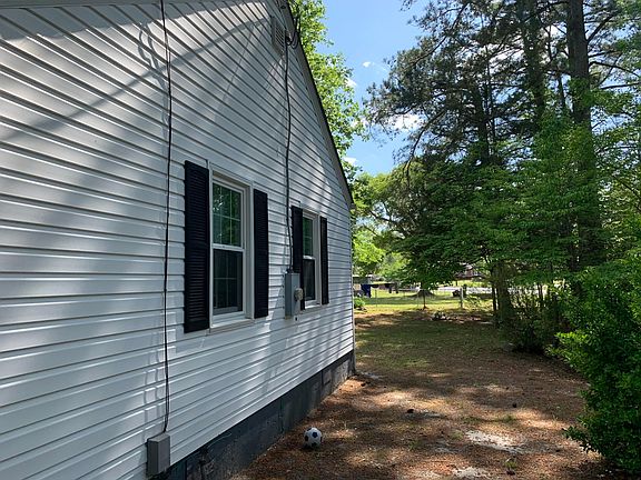 4th image of 611 Pine Dr