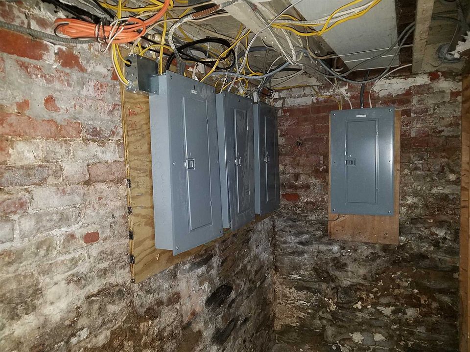 2nd image of 421 Maple St