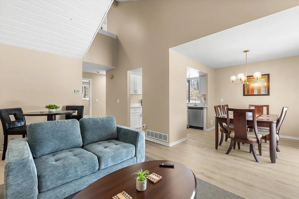 2 bed, 1.5 bath, 1100 sqft, $1,999 — Photo 4
