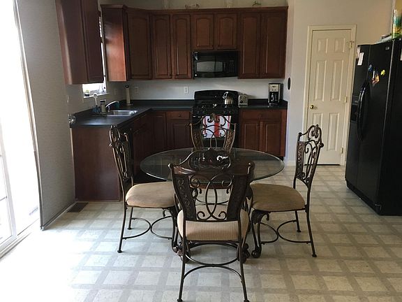 Kitchen / breakfast nook