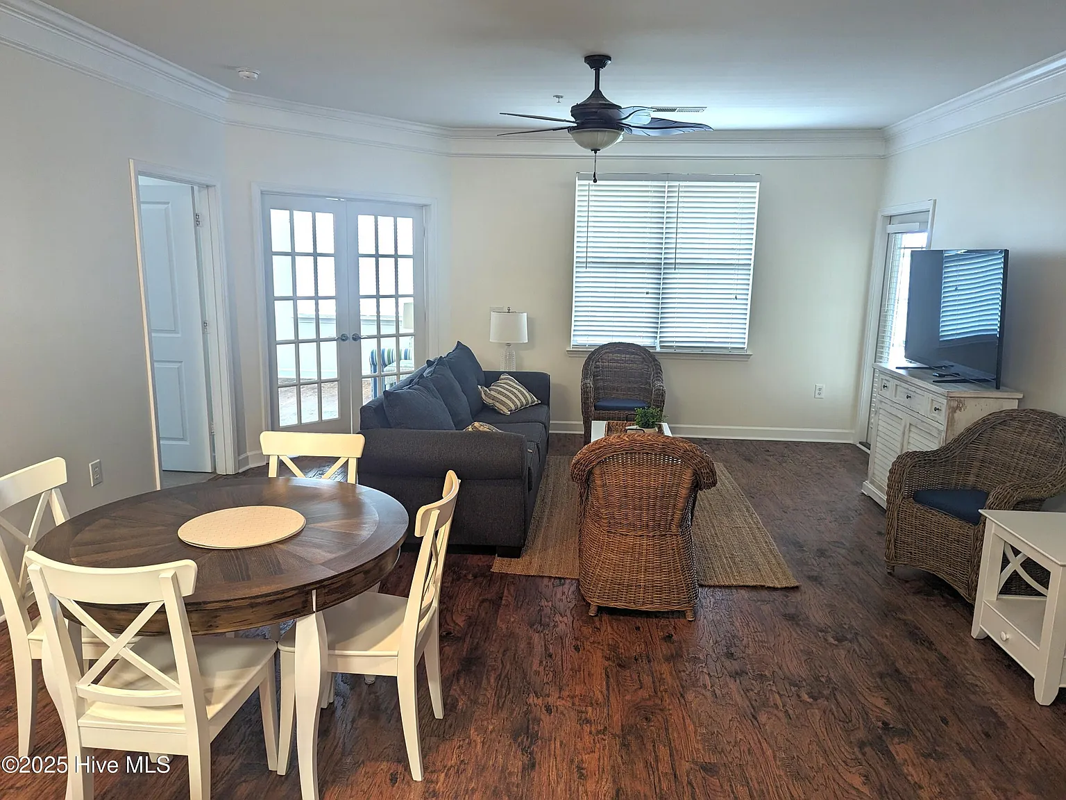 3 bed, 2.0 bath, 1480 sqft, $1,700 — Photo 4