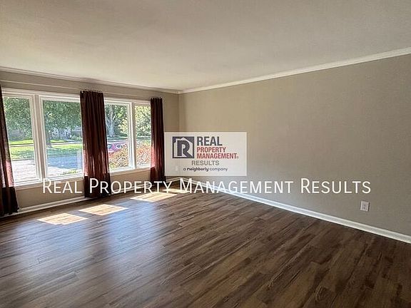 2nd image of 602 S Saint James Blvd