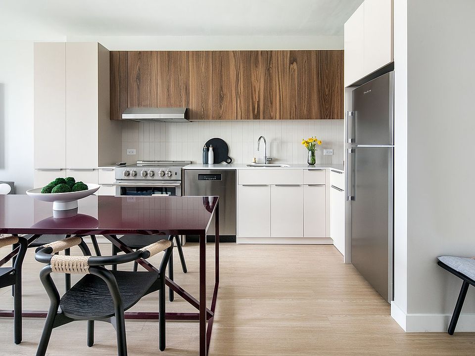 1st image of 30-77 Vernon Blvd #406S