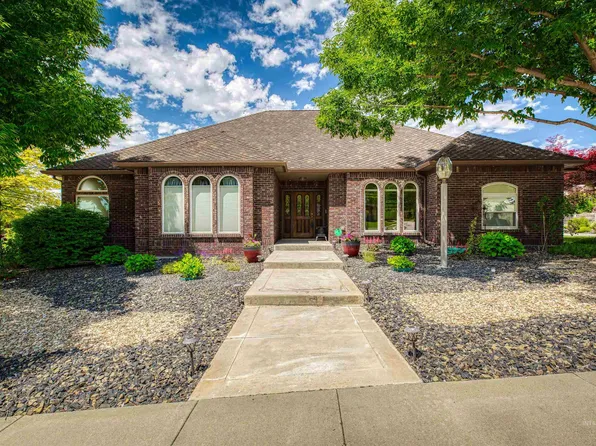 6405 N Hillsboro Pl, Boise, ID 83703