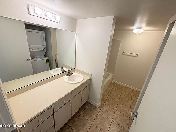 4th image of 1601 Big Tree Rd APT 1003