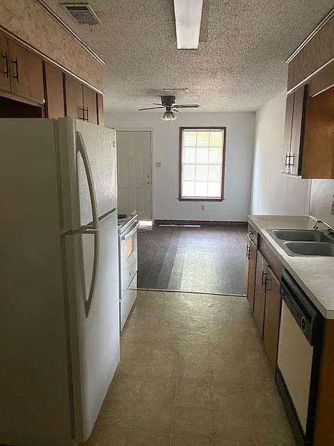 2 bed, 800 sqft, $800 — Photo 4