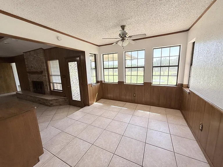 2315 E Highway 190 — Photo 18