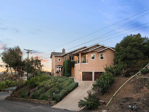 3rd image of 3812 Costa Bella Way