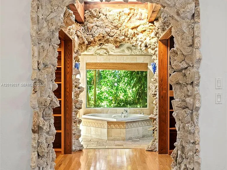 7975 Sunset Dr — Photo 25