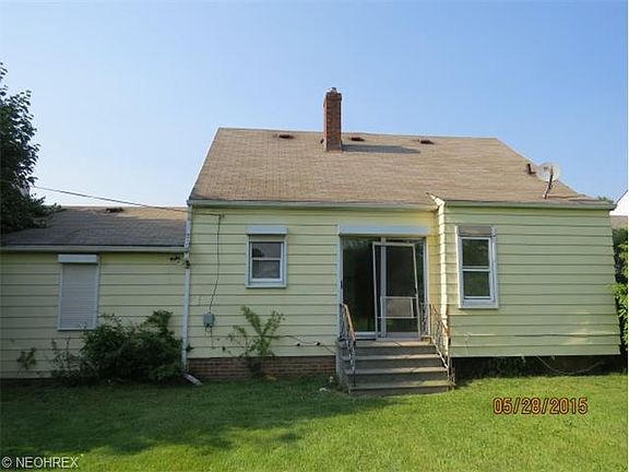 3rd image of 20100 Ridgewood Ave