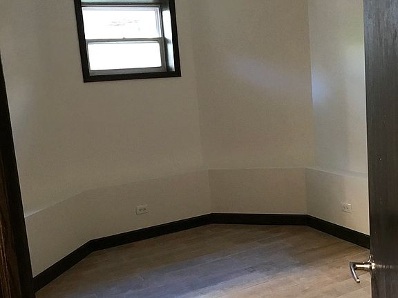 4th image of 6415 N Greenview Ave APT Ow
