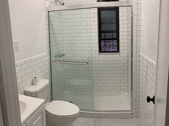 3rd image of 15711 Sanford Ave APT 14E