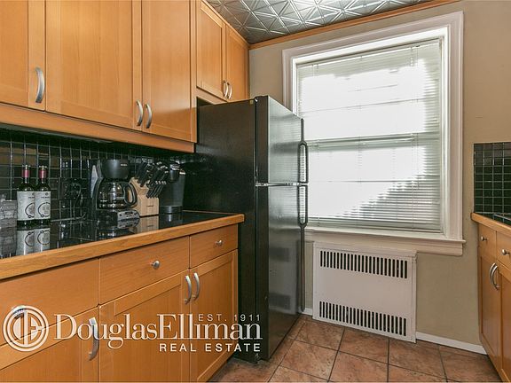 5th image of 19 Schenck Ave APT 1C