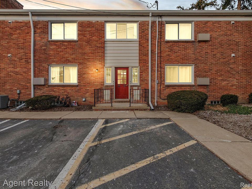 1st image of 32718 Grand River Ave Unit D7