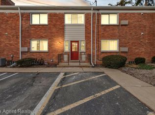 32718 Grand River Ave UNIT D7, Farmington, MI 48336