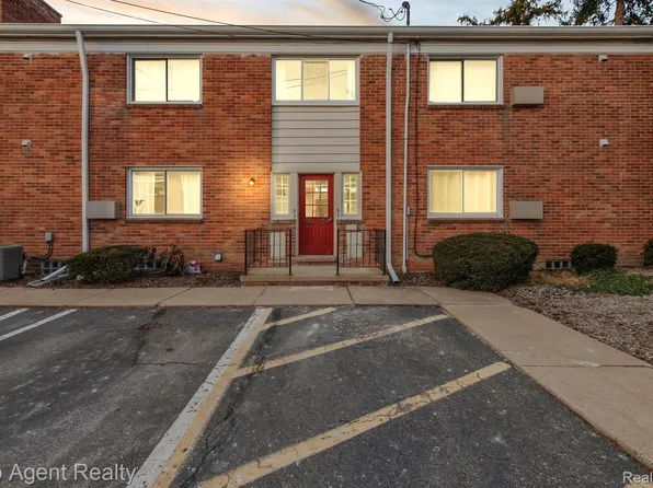 32718 Grand River Ave Unit D7, Farmington, MI 48336