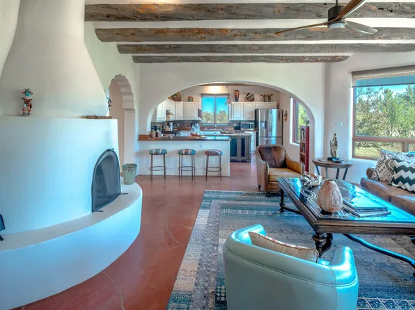 23 Las Tusas Rd, Ranchos De Taos, NM 87557