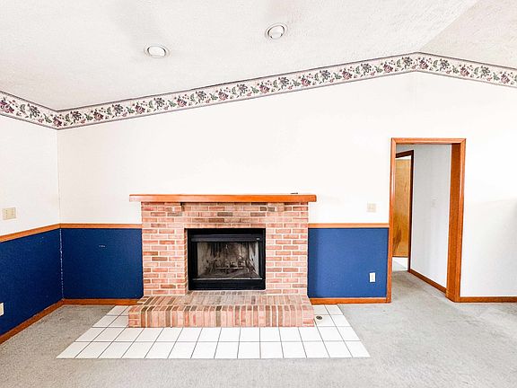 5th image of 702 N Seminole Dr