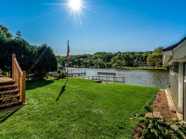 1539 Lowe Dr, Algonquin, IL 60102