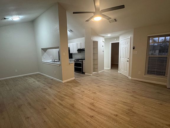 4th image of 1809 Prairie Knoll Ct #A